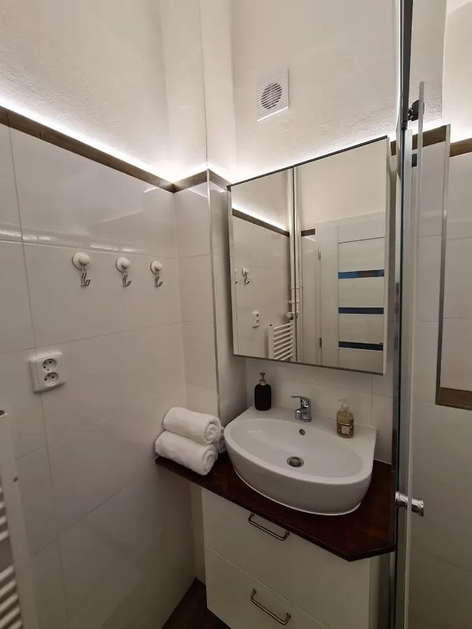 Světlý prostorný byt v Karlíně Apartamento Praga